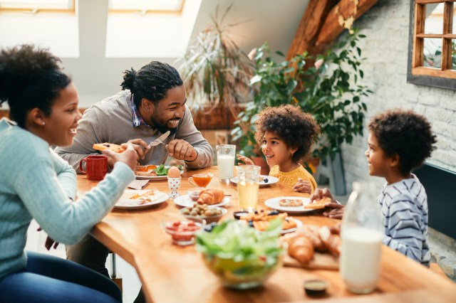 The Science Behind Family Dinners: How Eating Together Strengthens Bonds